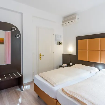Carmen Hotel 3*